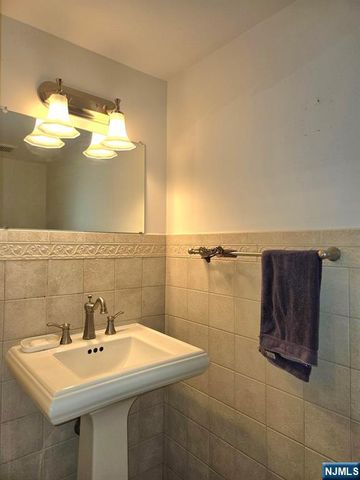 8 A Sweeney Court, Montvale, NJ 07645