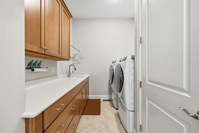 2017 Froman Dr, Economy, PA 15005