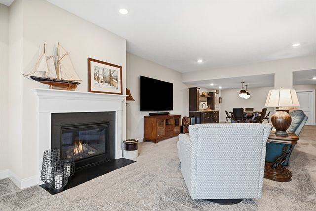 2017 Froman Dr, Economy, PA 15005