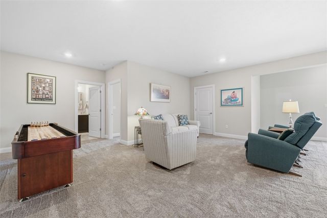 2017 Froman Dr, Economy, PA 15005