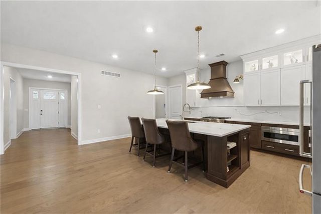 2017 Froman Dr, Economy, PA 15005