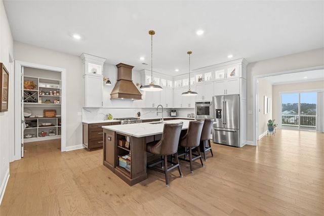 2017 Froman Dr, Economy, PA 15005