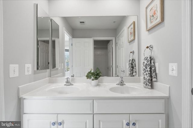 306 OAK KNOLL TER, Rockville, MD 20850