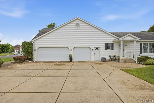 6981 Pintail Court, Wheatfield, NY 14120