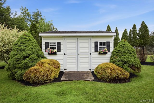 6981 Pintail Court, Wheatfield, NY 14120