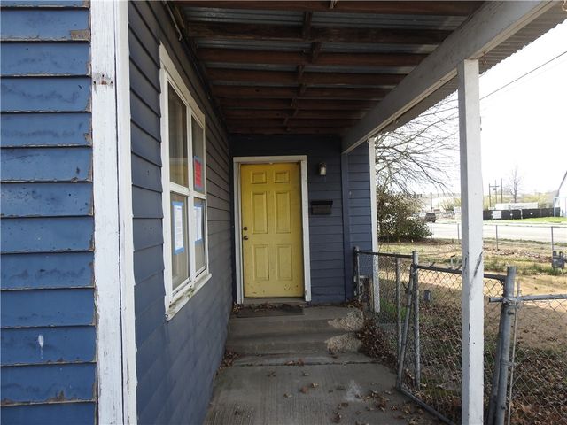 1511 W Huntsville Avenue, Springdale, AR 72764