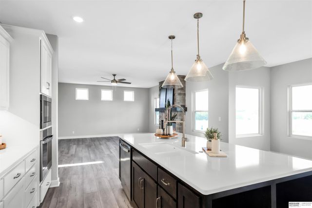 5513 N 191st Street, Elkhorn, NE 68022