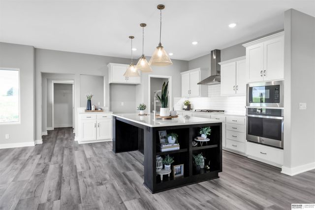 5513 N 191st Street, Elkhorn, NE 68022