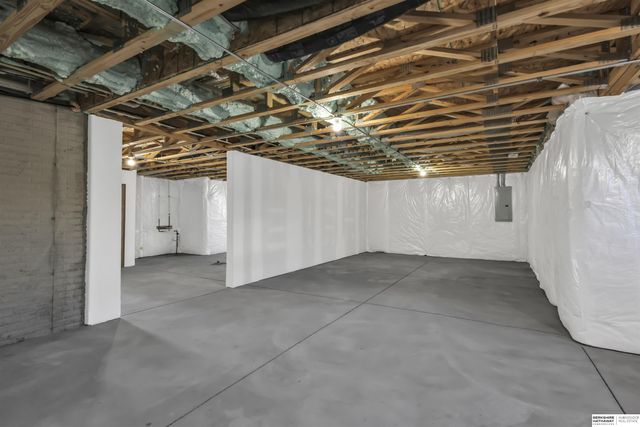 5513 N 191st Street, Elkhorn, NE 68022