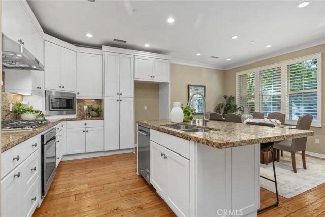 204 Overbrook, Irvine, CA 92620