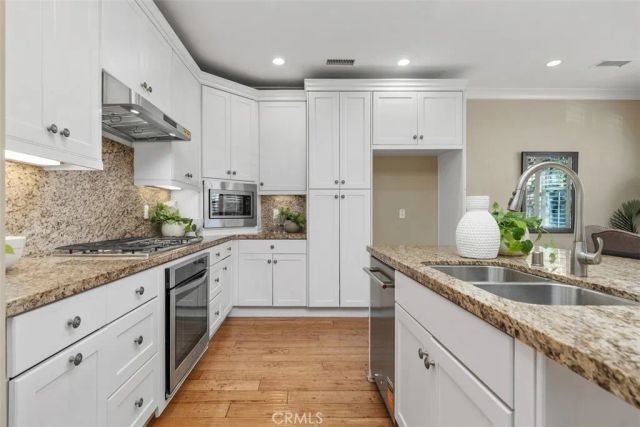 204 Overbrook, Irvine, CA 92620