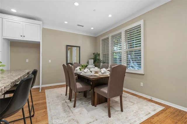 204 Overbrook, Irvine, CA 92620