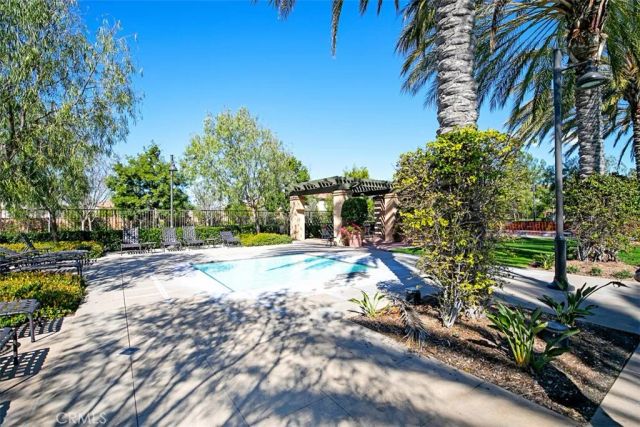 204 Overbrook, Irvine, CA 92620