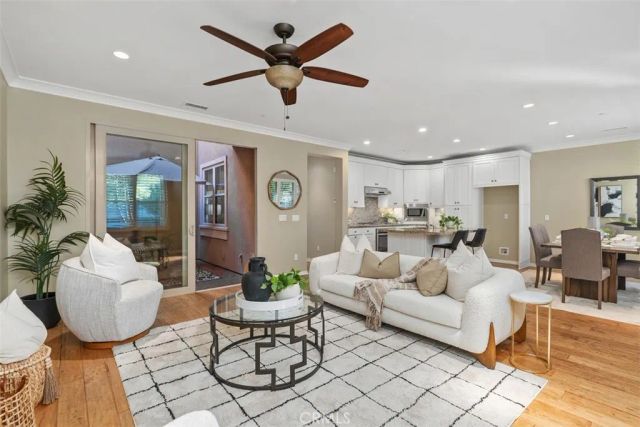 204 Overbrook, Irvine, CA 92620