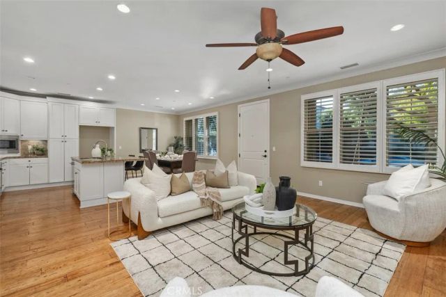 204 Overbrook, Irvine, CA 92620