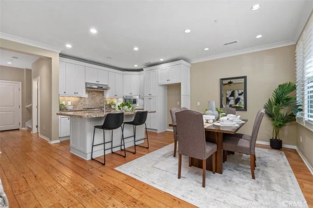 204 Overbrook, Irvine, CA 92620