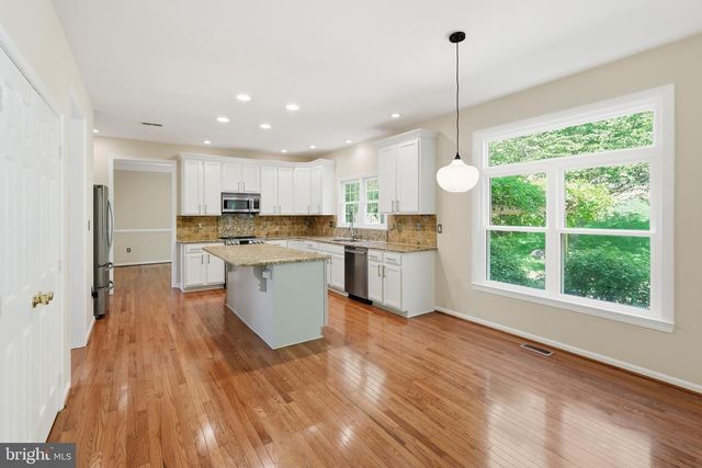 5106 LEATHERBACK RD, Woodbridge, VA 22193