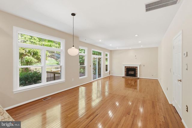 5106 LEATHERBACK RD, Woodbridge, VA 22193