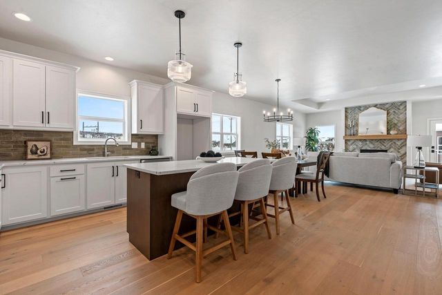 499 PAPERMILL CIRCLE, Kimberly, WI 54136