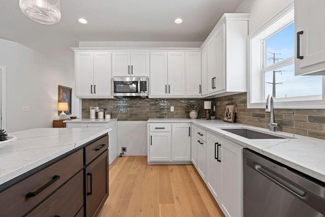 499 PAPERMILL CIRCLE, Kimberly, WI 54136