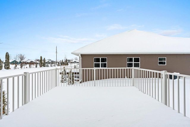 499 PAPERMILL CIRCLE, Kimberly, WI 54136