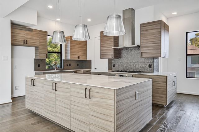 815 W 17th Street, Houston, TX 77008