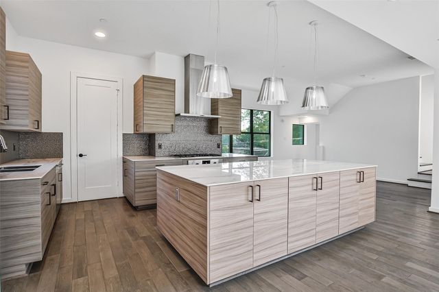 815 W 17th Street, Houston, TX 77008