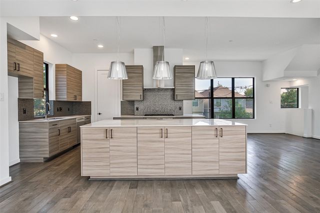 815 W 17th Street, Houston, TX 77008