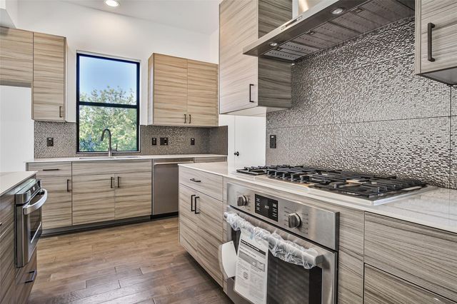 815 W 17th Street, Houston, TX 77008
