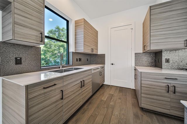 815 W 17th Street, Houston, TX 77008
