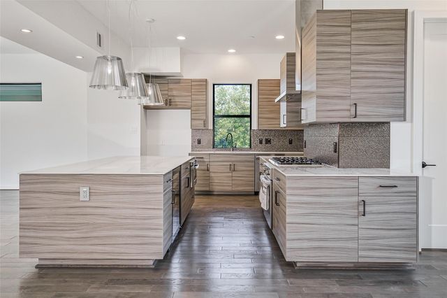 815 W 17th Street, Houston, TX 77008