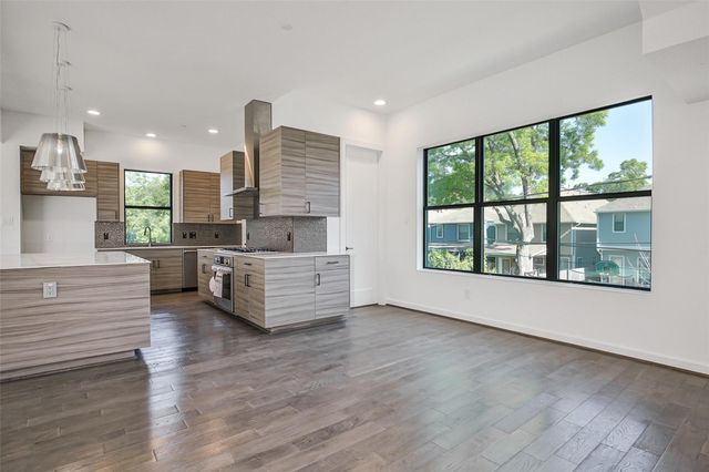 815 W 17th Street, Houston, TX 77008