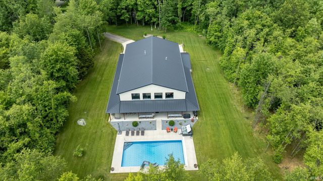10810 Douglas Rd, Osceola, IN 46561