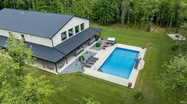 10810 Douglas Rd, Osceola, IN 46561