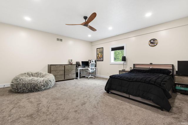 10810 Douglas Rd, Osceola, IN 46561