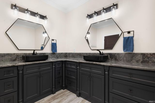 10810 Douglas Rd, Osceola, IN 46561