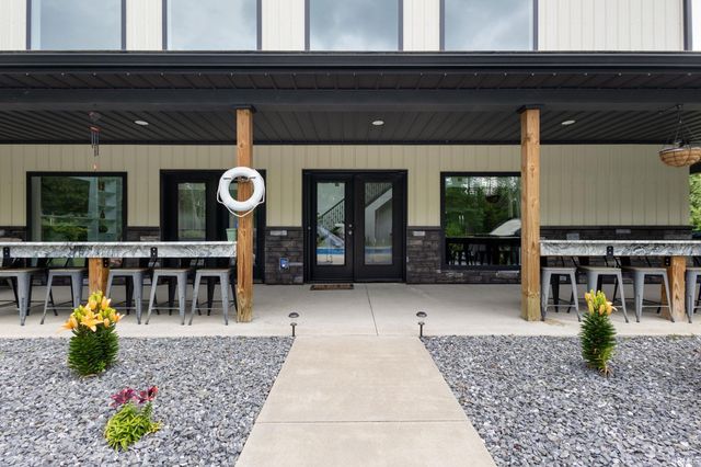 10810 Douglas Rd, Osceola, IN 46561