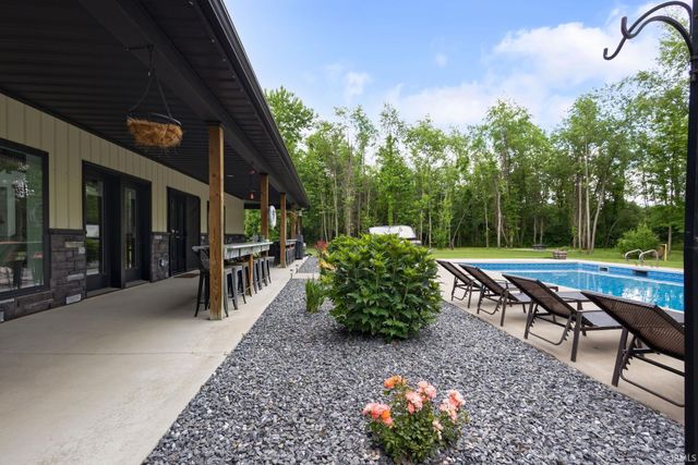 10810 Douglas Rd, Osceola, IN 46561