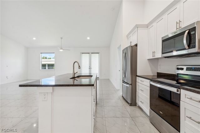 2725 SW Embers TER, Cape Coral, FL 33991