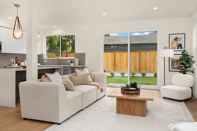 215 NE 123rd Street, Seattle, WA 98125