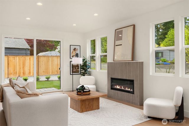 215 NE 123rd Street, Seattle, WA 98125