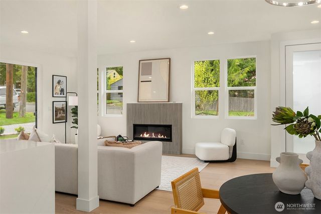 215 NE 123rd Street, Seattle, WA 98125