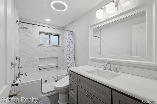 865 Alpine Drive, Brighton, MI 48116