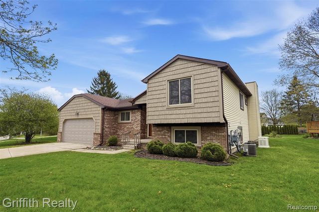 865 Alpine Drive, Brighton, MI 48116