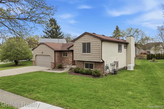 865 Alpine Drive, Brighton, MI 48116
