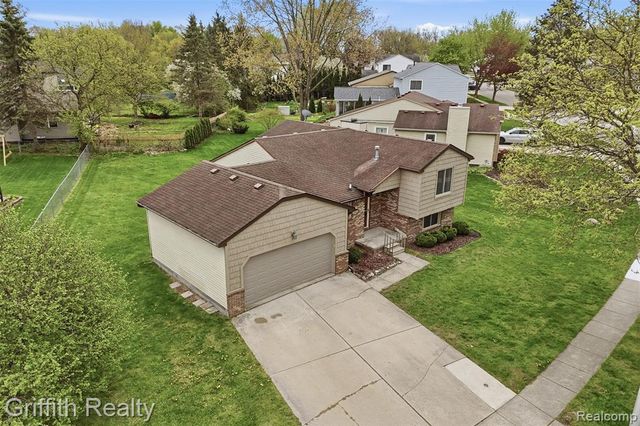 865 Alpine Drive, Brighton, MI 48116