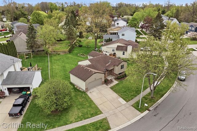 865 Alpine Drive, Brighton, MI 48116