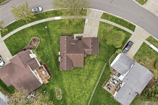 865 Alpine Drive, Brighton, MI 48116