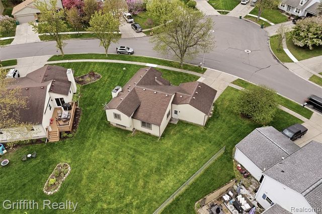 865 Alpine Drive, Brighton, MI 48116