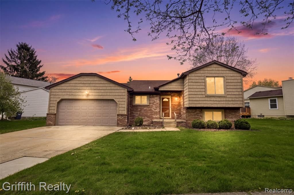 865 Alpine Drive, Brighton, MI 48116